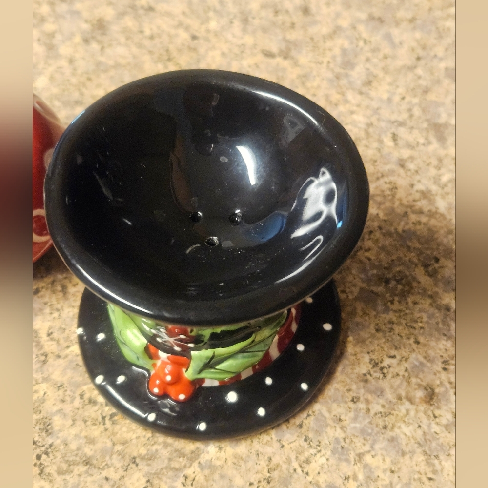 Ornament and Hat Holiday Salt And Pepper Shaker Set - Picture 4 of 6